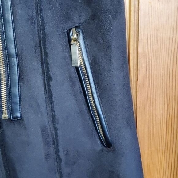 Vince Camuto Sz. M Black Faux Suede Sherpa Lined Zippered Vest with Pockets - Picture 5 of 10